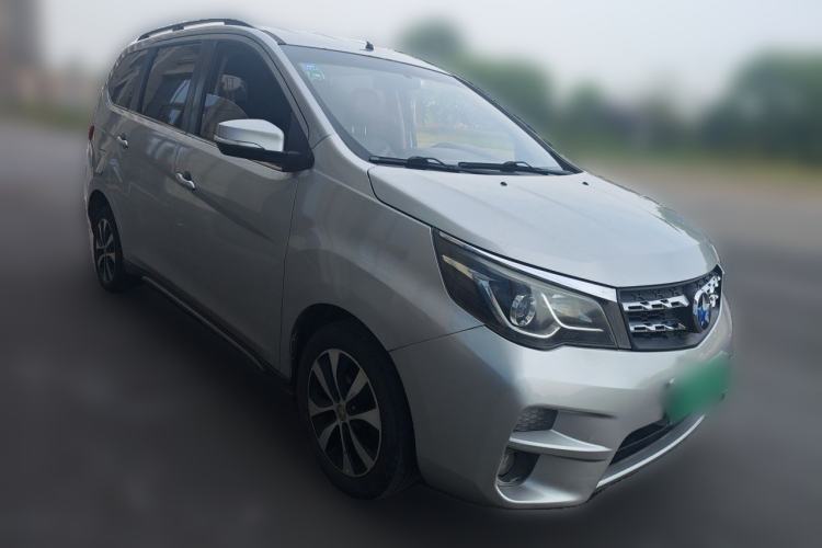 Used Venucia M50V 2017 1.5L XL Manual Comfort Edition Front Right 45 Deg