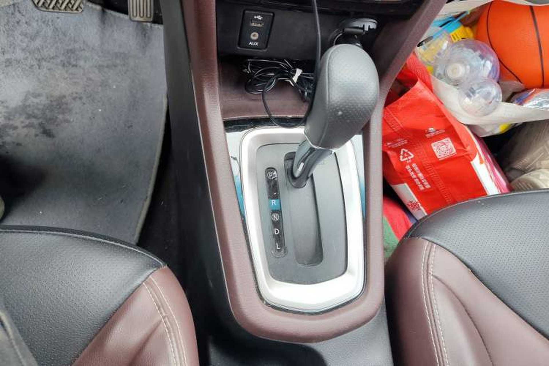 Used Venucia M50V 2017 1.6L XL CVT Luxury Edition Gear Lever