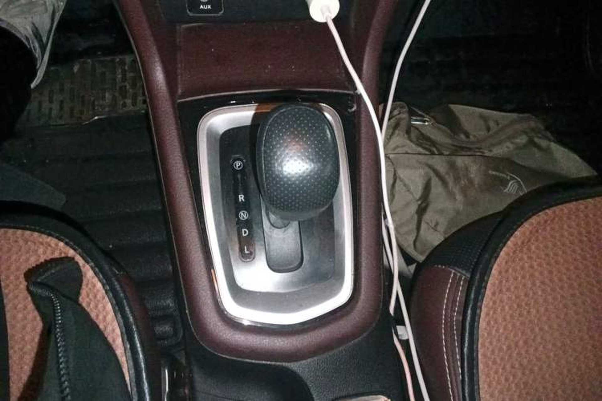 Used Venucia M50V 2017 1.6L XL CVT Luxury Edition Gear Lever