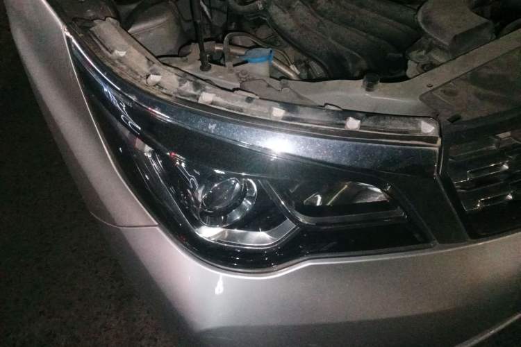 Used Venucia M50V 2017 1.6L XL CVT Luxury Edition Right Front Headlight