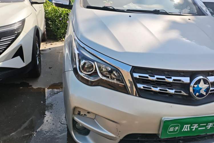Used Venucia M50V 2017 1.5L XL Manual Comfort Edition Right Front Headlight