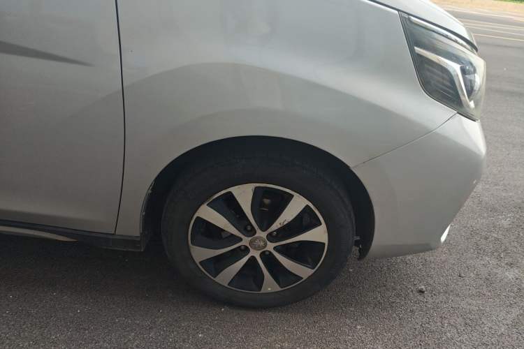 Used Venucia M50V 2017 1.5L XL Manual Comfort Edition Right Front Wheel Hub