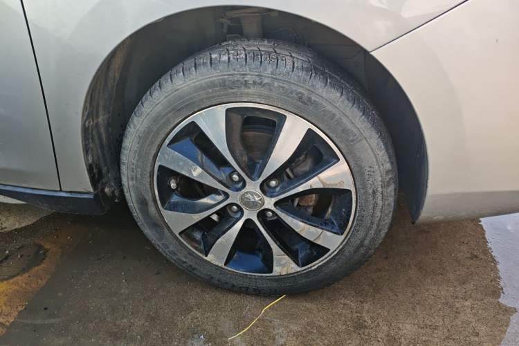 Used Venucia M50V 2017 1.5L XL Manual Comfort Edition Right Front Wheel Hub