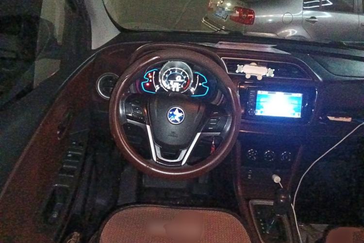 Used Venucia M50V 2017 1.6L XL CVT Luxury Edition Steering Wheel