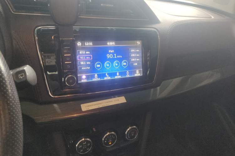 Used Venucia M50V 2017 1.6L XL CVT Luxury Edition Audio And AC Panel