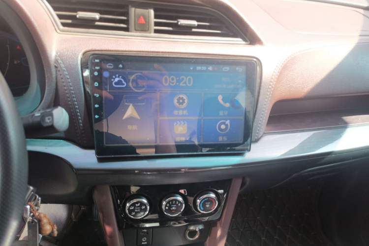 Used Venucia M50V 2017 1.6L XL CVT Luxury Edition Audio And AC Panel