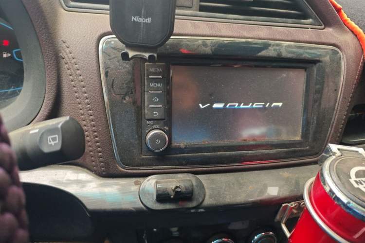 Used Venucia M50V 2017 1.6L XL CVT Luxury Edition Audio And AC Panel