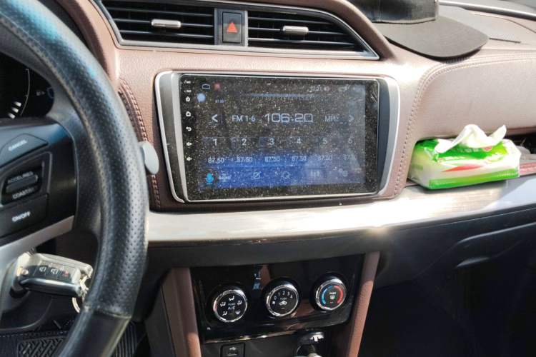 Used Venucia M50V 2017 1.6L XL CVT Luxury Edition Audio And AC Panel