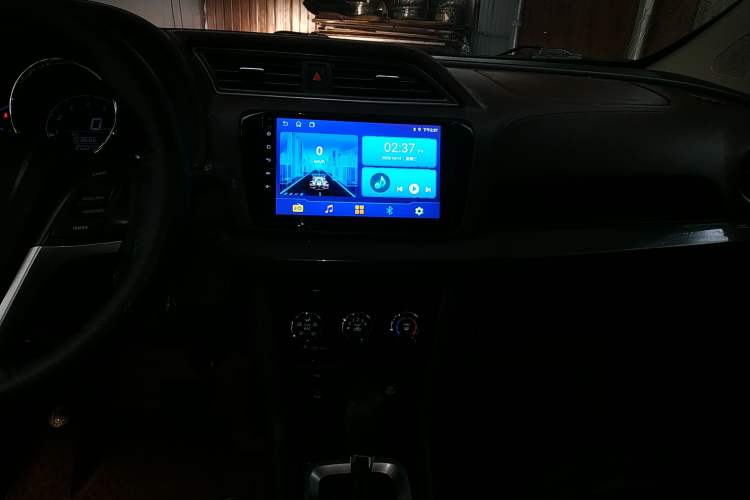 Used Venucia M50V 2017 1.6L XL CVT Luxury Edition Audio And AC Panel