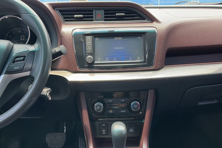 Used Venucia M50V 2017 1.6L XV CVT Deluxe Edition Audio And AC Panel