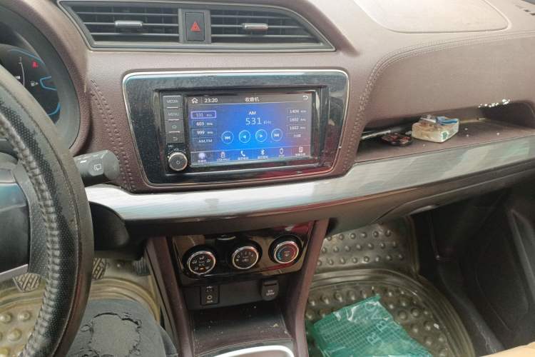 Used Venucia M50V 2017 1.5L XL Manual Comfort Edition Audio And AC Panel