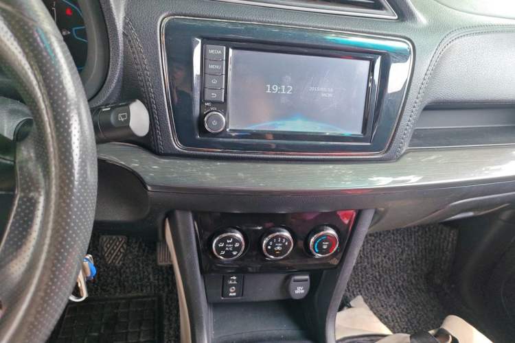 Used Venucia M50V 2017 1.5L XE Manual Standard Edition Audio And AC Panel