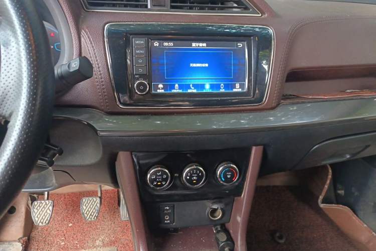 Used Venucia M50V 2017 1.5L XL Manual Comfort Edition Audio And AC Panel