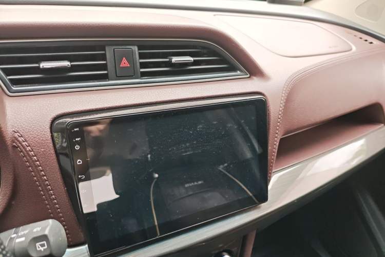 Used Venucia M50V 2017 1.6L XL CVT Luxury Edition Audio And AC Panel