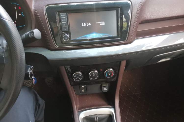 Used Venucia M50V 2017 1.5L XL Manual Comfort Edition Audio And AC Panel