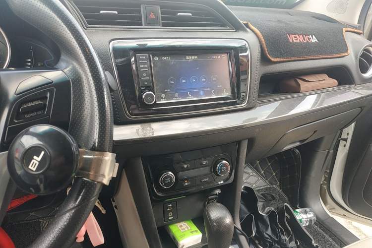 Used Venucia M50V 2017 1.6L XL CVT Luxury Edition Audio And AC Panel