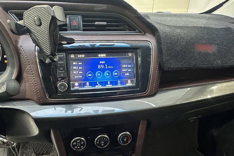 Used Venucia M50V 2017 1.6L XL CVT Luxury Edition Audio And AC Panel