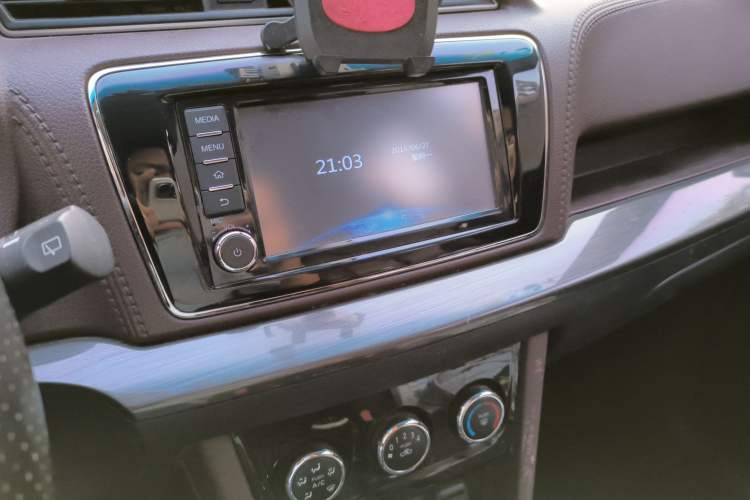 Used Venucia M50V 2017 1.5L XL Manual Comfort Edition Audio And AC Panel