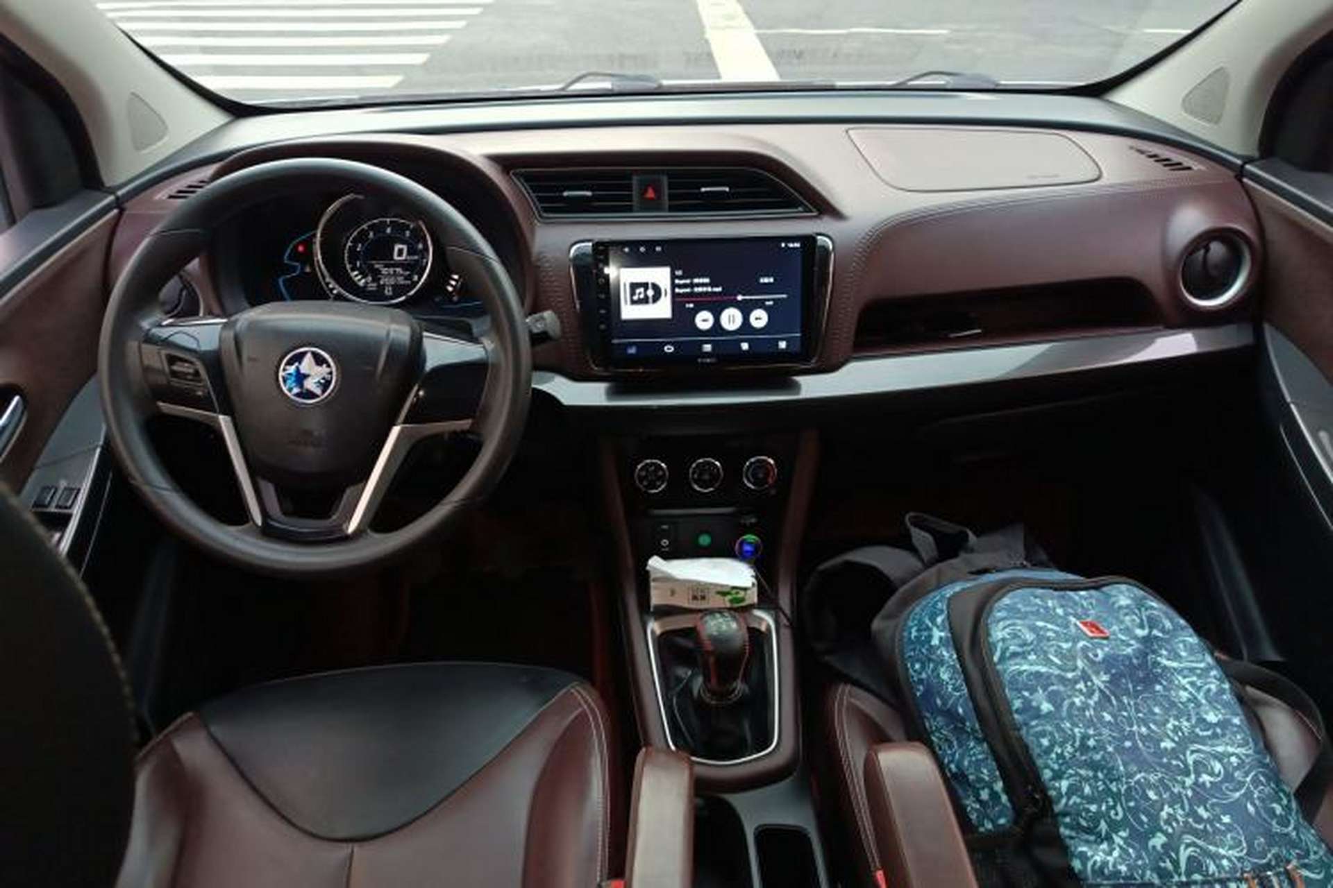 Used Venucia M50V 2017 1.5L XL Manual Comfort Edition Center Console