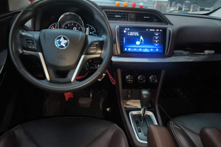 Used Venucia M50V 2017 1.6L XL CVT Luxury Edition Center Console