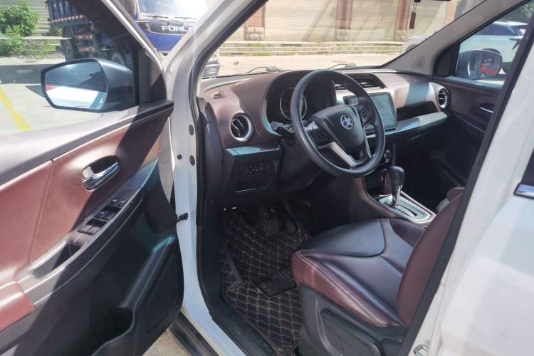 Used Venucia M50V 2017 1.6L XL CVT Luxury Edition Driver Seat