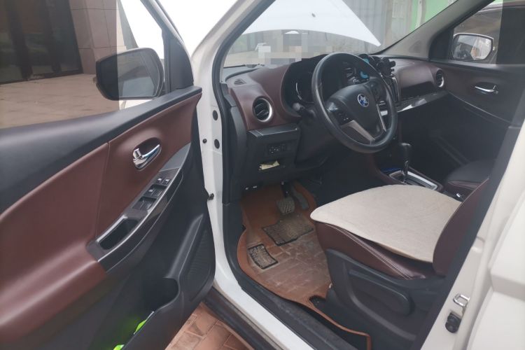 Used Venucia M50V 2017 1.6L XL CVT Luxury Edition Driver Seat