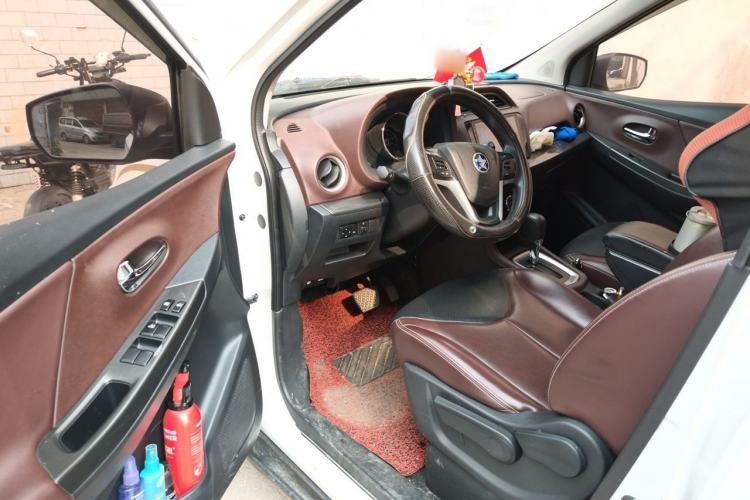 Used Venucia M50V 2017 1.6L XL CVT Luxury Edition Driver Seat