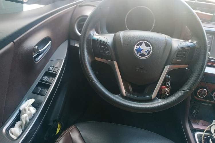 Used Venucia M50V 2017 1.6L XL CVT Luxury Edition Driver Seat