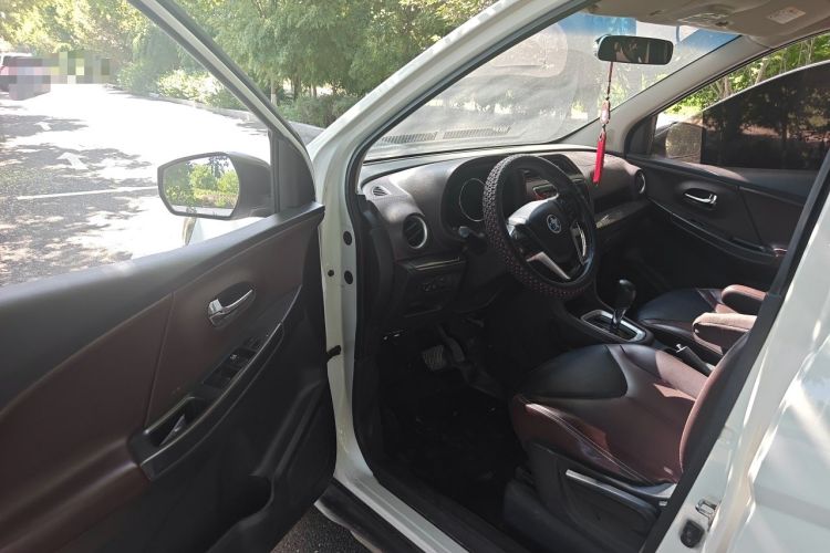 Used Venucia M50V 2017 1.6L XL CVT Luxury Edition Driver Seat