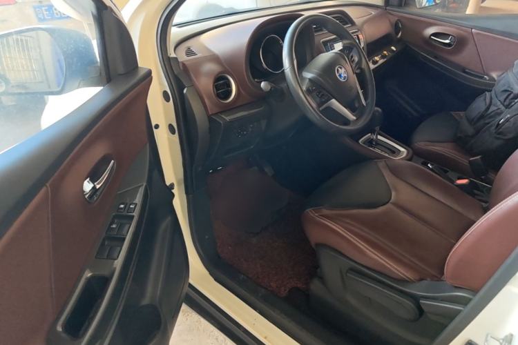 Used Venucia M50V 2017 1.6L XL CVT Luxury Edition Driver Seat