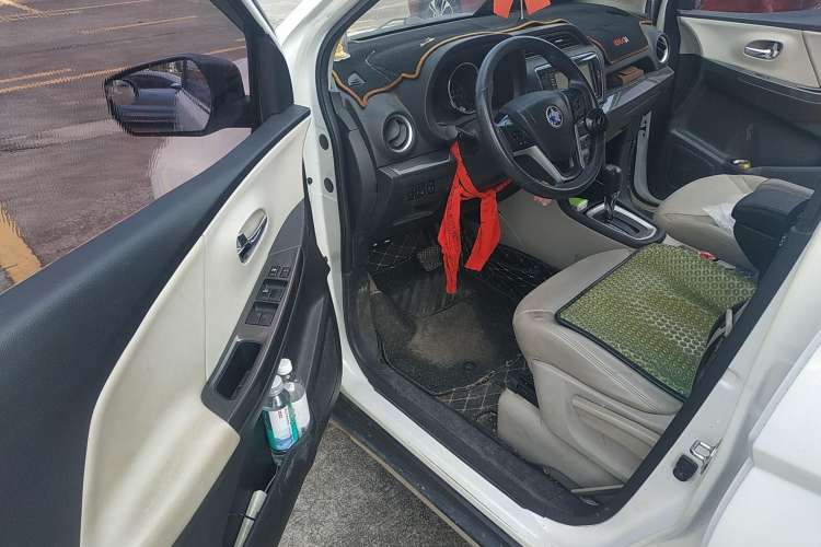 Used Venucia M50V 2017 1.6L XL CVT Luxury Edition Driver Seat