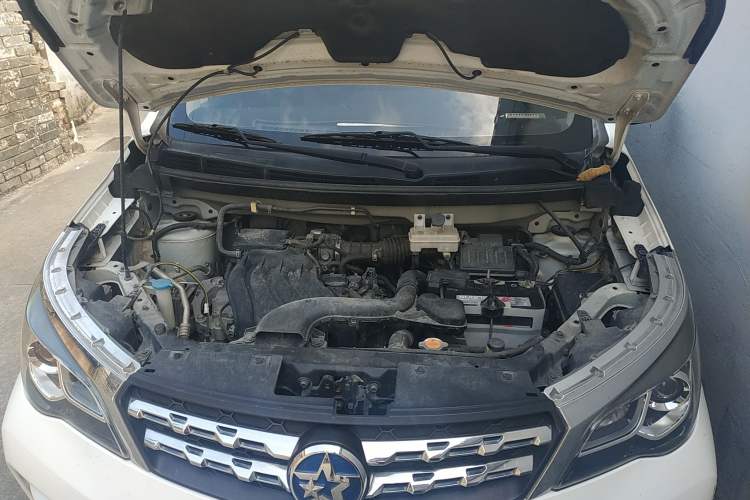 Used Venucia M50V 2017 1.6L XL CVT Luxury Edition Engine Bay