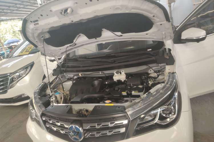 Used Venucia M50V 2017 1.6L XL CVT Luxury Edition Engine Bay