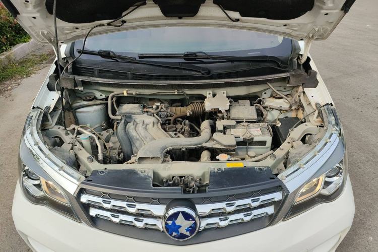 Used Venucia M50V 2017 1.6L XV CVT Deluxe Edition Engine Bay