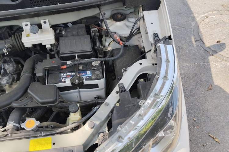 Used Venucia M50V 2017 1.6L XL CVT Luxury Edition Engine Bay Left