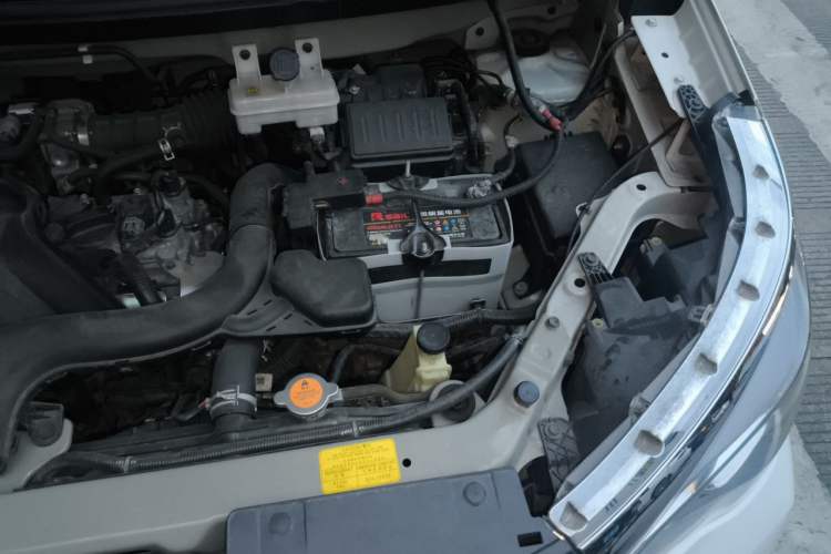 Used Venucia M50V 2017 1.6L XL CVT Luxury Edition Engine Bay Left