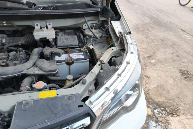 Used Venucia M50V 2017 1.6L XL CVT Luxury Edition Engine Bay Left