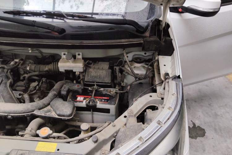Used Venucia M50V 2017 1.6L XL CVT Luxury Edition Engine Bay Left