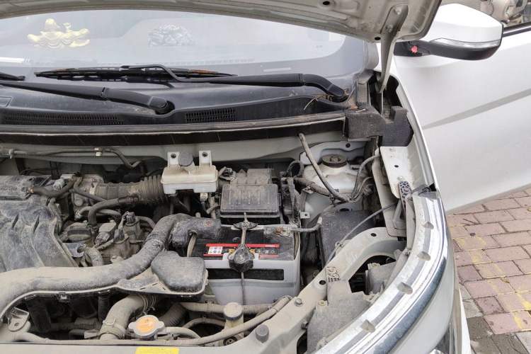 Used Venucia M50V 2017 1.6L XL CVT Luxury Edition Engine Bay Left