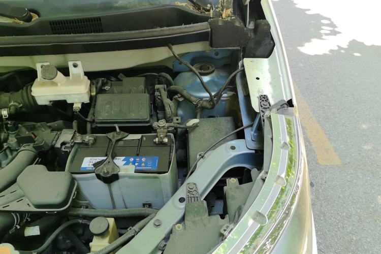 Used Venucia M50V 2017 1.6L XL CVT Luxury Edition Engine Bay Left