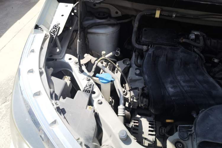 Used Venucia M50V 2017 1.6L XL CVT Luxury Edition Engine Bay Right