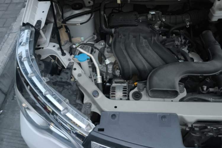Used Venucia M50V 2017 1.6L XL CVT Luxury Edition Engine Bay Right