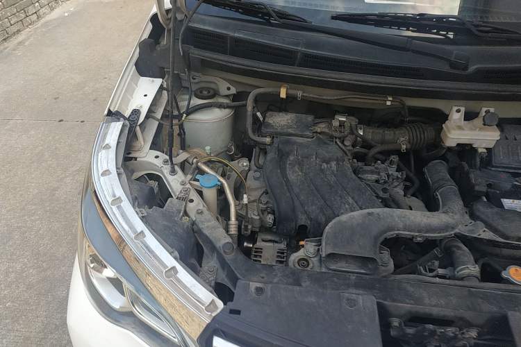 Used Venucia M50V 2017 1.6L XL CVT Luxury Edition Engine Bay Right