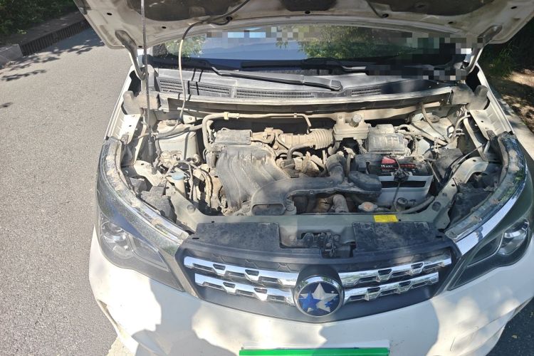 Used Venucia M50V 2017 1.6L XL CVT Luxury Edition Engine Bay Right