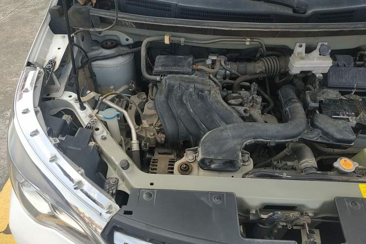 Used Venucia M50V 2017 1.6L XL CVT Luxury Edition Engine Bay Right