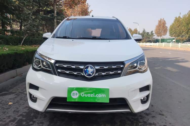 Used Venucia M50V 2017 1.6L XL CVT Luxury Edition Exterior 1