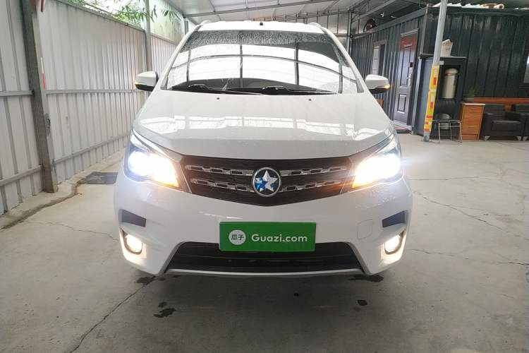 Used Venucia M50V 2017 1.6L XL CVT Luxury Edition Exterior 1