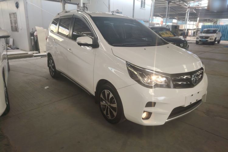 Used Venucia M50V 2017 1.6L XL CVT Luxury Edition Exterior 1