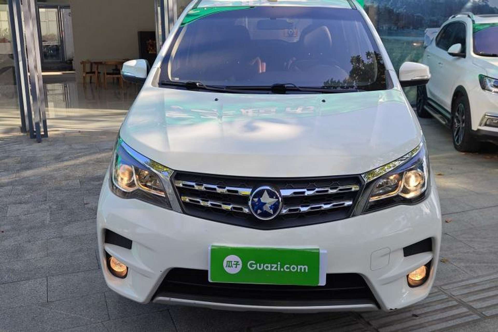 Used Venucia M50V 2017 1.6L XL CVT Luxury Edition Exterior 1