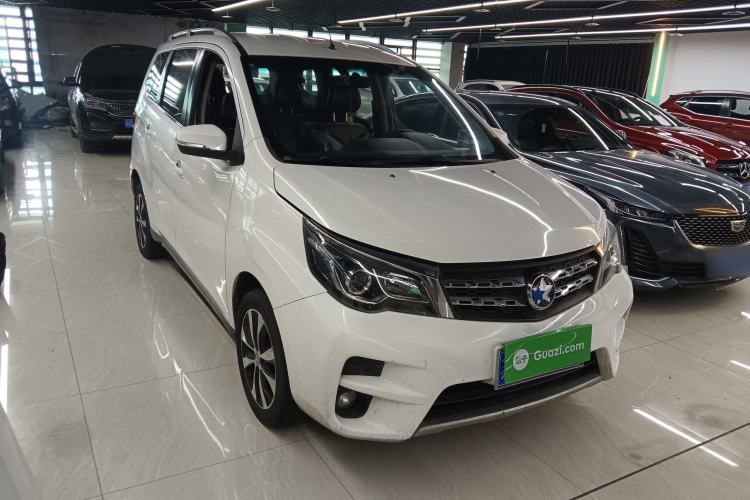 Used Venucia M50V 2017 1.6L XL CVT Luxury Edition Exterior 1